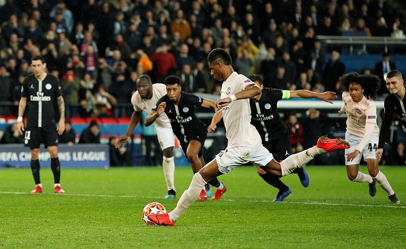 Rashford là cái tên được lựa chọn đá penalty, dù trên sân đang có những đàn anh như Lukaku. PSG 1-3 MU, kết quả PSG 1-3 MU, tỉ số PSG 1-3 MU, kết quả C1, kết quả champions League, kết quả cúp C1