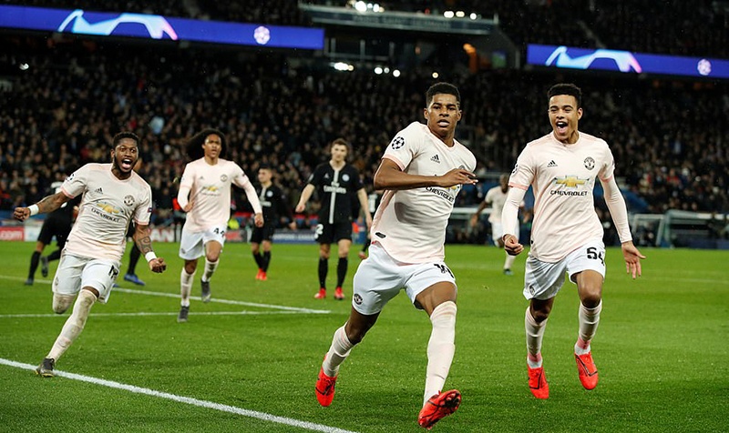 Rashford ăn mừng bàn thắng với đầy cảm xúc. PSG 1-3 MU, kết quả PSG 1-3 MU, tỉ số PSG 1-3 MU, kết quả C1, kết quả champions League, kết quả cúp C1