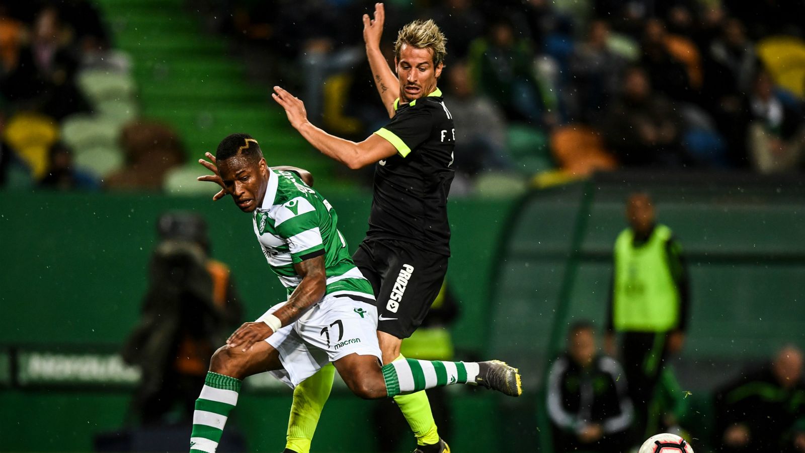 Còn Coentrao đang chơi cho Rio Ave ở tuổi 31.