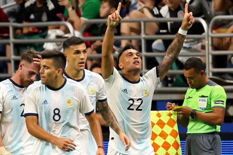 L.Martinez lập hat-trick vào lưới Mexico. Ảnh/Lanacion ket qua Argentina và Mexico, tỉ số Argentina và Mexico, video bàn thắng Argentina và Mexico