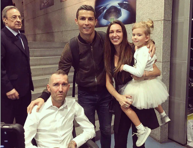 Ronaldo và nghĩa cử cao đẹp với Fernando Ricksen. Ảnh: @RicksenVeronika Ronaldo, câu chuyện về Ronaldo, Juventus, siêu sao Ronaldo, video Ronaldo, Real Madrid