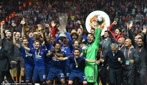 Man Utd, Europa League, Champions League, tiền thưởng