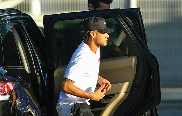 Neymar, Barcelona, Lionel Messi, PSG, bom tấn chuyển nhượng, 222 triệu euro