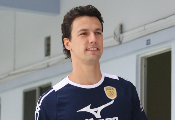 Possebon, Công Vinh, CLB TP.HCM, V.League, tin chuyển nhượng, Man Utd