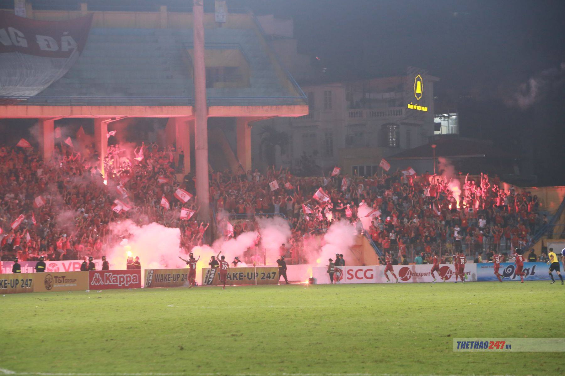 Vòng 6 V-League, Hà Nội vs Hải Phòng, CĐV Hải Phòng, đốt pháo sáng, V league 2019