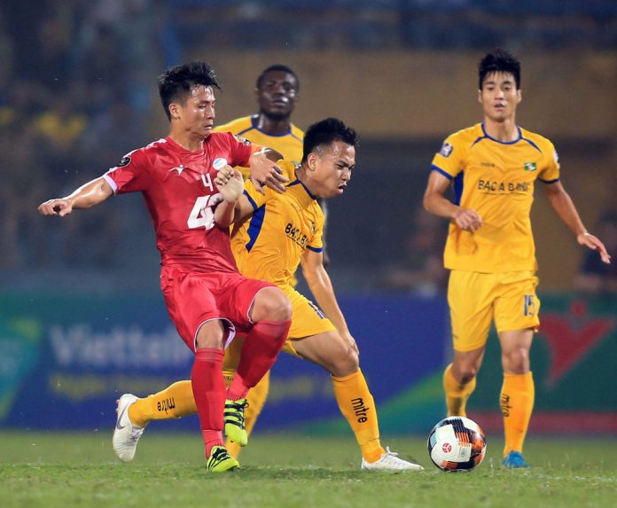 SVĐ Hàng Đẫy, Viettel vs SLNA, Viettel, CĐV đốt pháo sáng