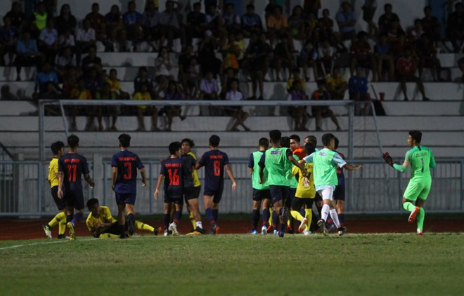 u15 malaysia vs u15 thái lan, giải u15 đông nam á, u15 thái lan đánh nhau, u15 malaysia đánh u15 thái lan