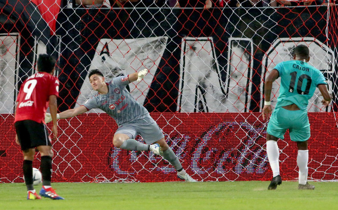 muangthong vs sukhothai, đặng văn lâm, video đặng văn lâm, thủ môn đặng văn lâm cứu thua, thai league 2019
