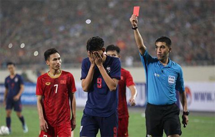 Thái Lan đã tẩy thẻ thành công cho Supachai Jaided supachai jaided dam dinh trong