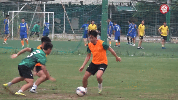 VIDEO: Lee Nguyễn tung cú dứt điểm cháy lưới Bùi Tiến Dũng