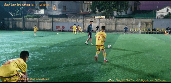VIDEO: Cầu thủ 10 tuổi của SLNA vuốt bóng với 'quỹ đạo siêu dị'