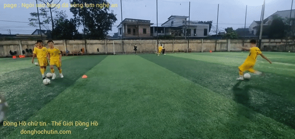 VIDEO: Cầu thủ U12 SLNA sút bóng lắc lư như Cristiano Ronaldo