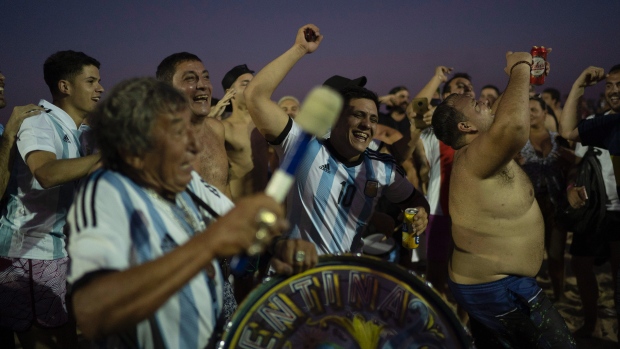 Brazil vs Argentina, CĐV Brazil, CĐV phá rối, CĐV đốt pháo hoa, Argentina