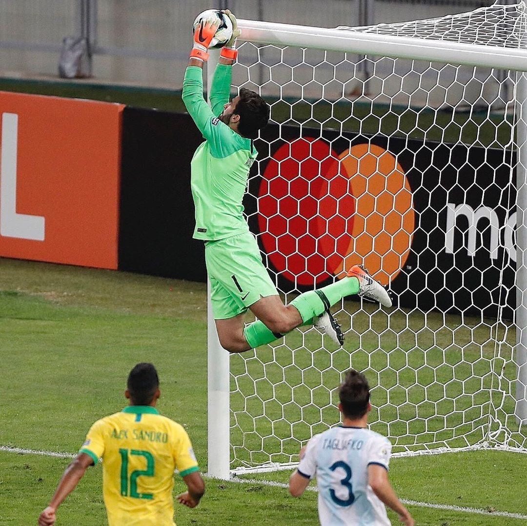Alisson Becker, thủ môn brazil, thủ môn liverpool, copa, copa america, copa america 2019, quả bóng vàng 2019, QBV, người nhện, neuer, buffon