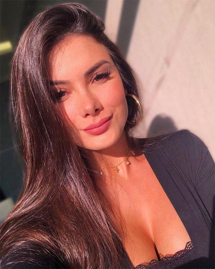 bạn gái Romario,  Ana Karoline Nazario, nữ sinh đại học, romario, brazil, huyền thoại brazil, chân sút brazil, nữ sinh brazil, cựu sao brazil, hẹn hò