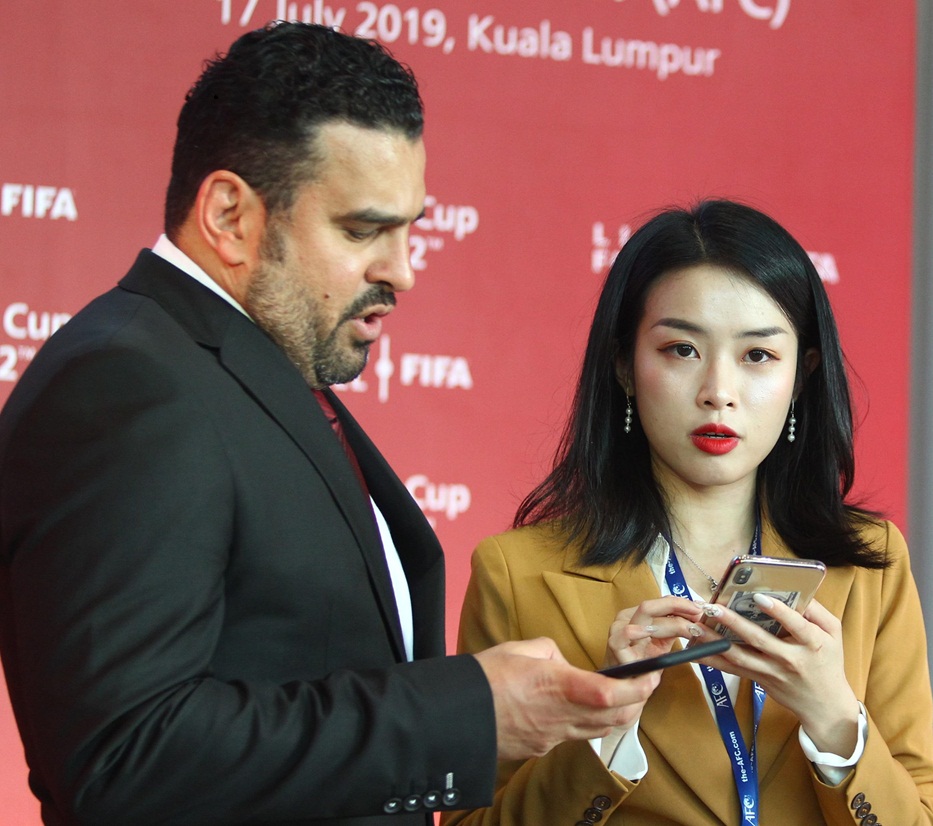 kết quả bốc thăm vòng loại world cup 2022, kết quả bốc thăm vl wc 2022, bốc thăm vòng loại world cup, nữ phóng viên, nữ phóng viên trung quốc, nữ phóng viên xinh đẹp 