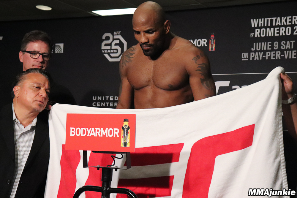 UFC 225, MMA, Romero, lố cân, Rockhold, 