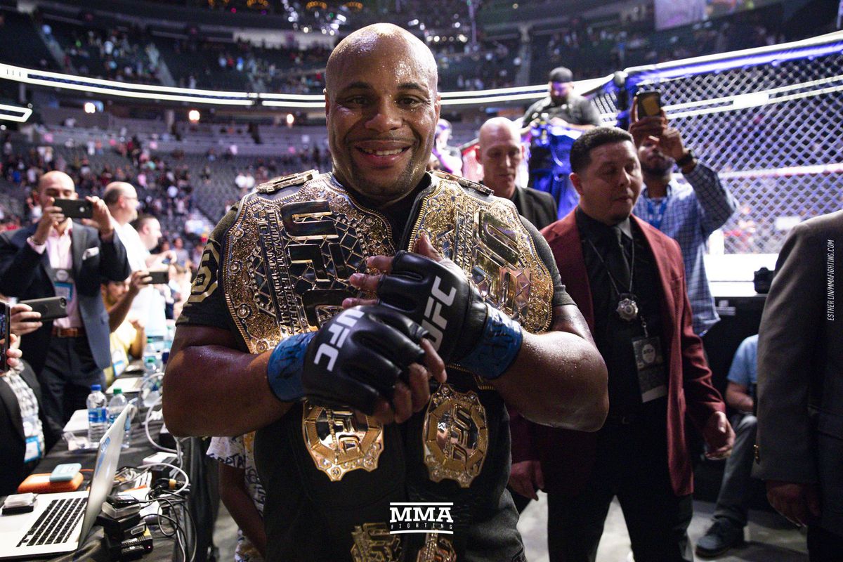 daniel cormier, jon jones, ufc, daniel cormier ở lại ufc,