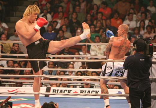 yi long tái xuất, yi long vs buakaw, yi long đối đầu võ sĩ khổng lồ hàn quốc,