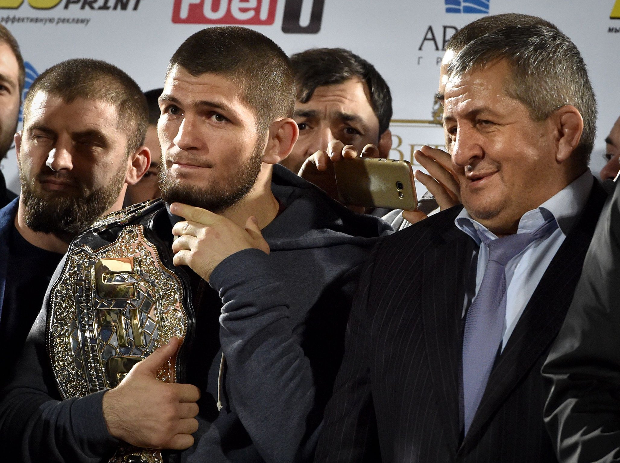 khabib vs mayweather tại sân vận động world cup 2018, mayweather đánh với khabib tại svđ khabib,