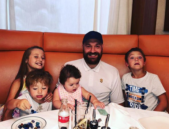 tyson fury tặng 10 triệu đô tiền thưởng, tyson fury tặng tiền thưởng cho người nghèo, tyson fury, deontay wilder