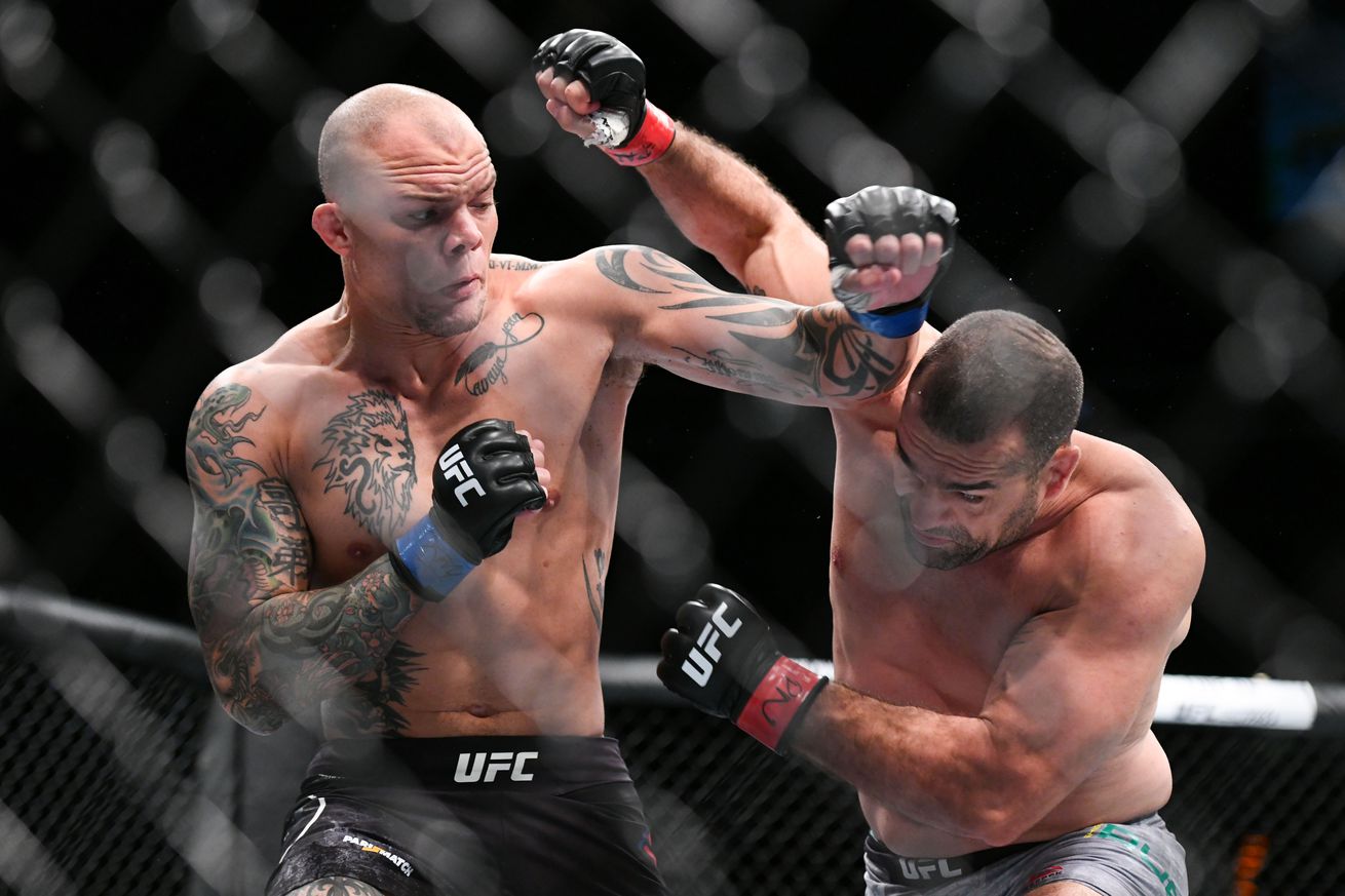 tam-bo-qua-daniel-cormier-jon-jones-ngo-y-ve-tran-dau-voi-anthony-smith