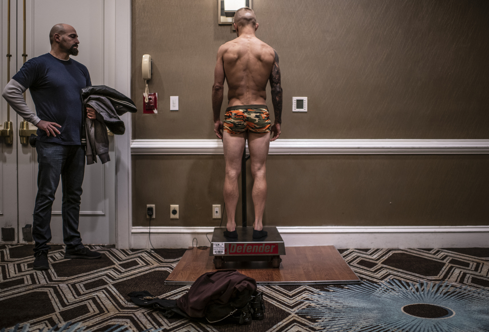 ufc, mma, tj dillashaw, cắt cân, ufc on espn 1