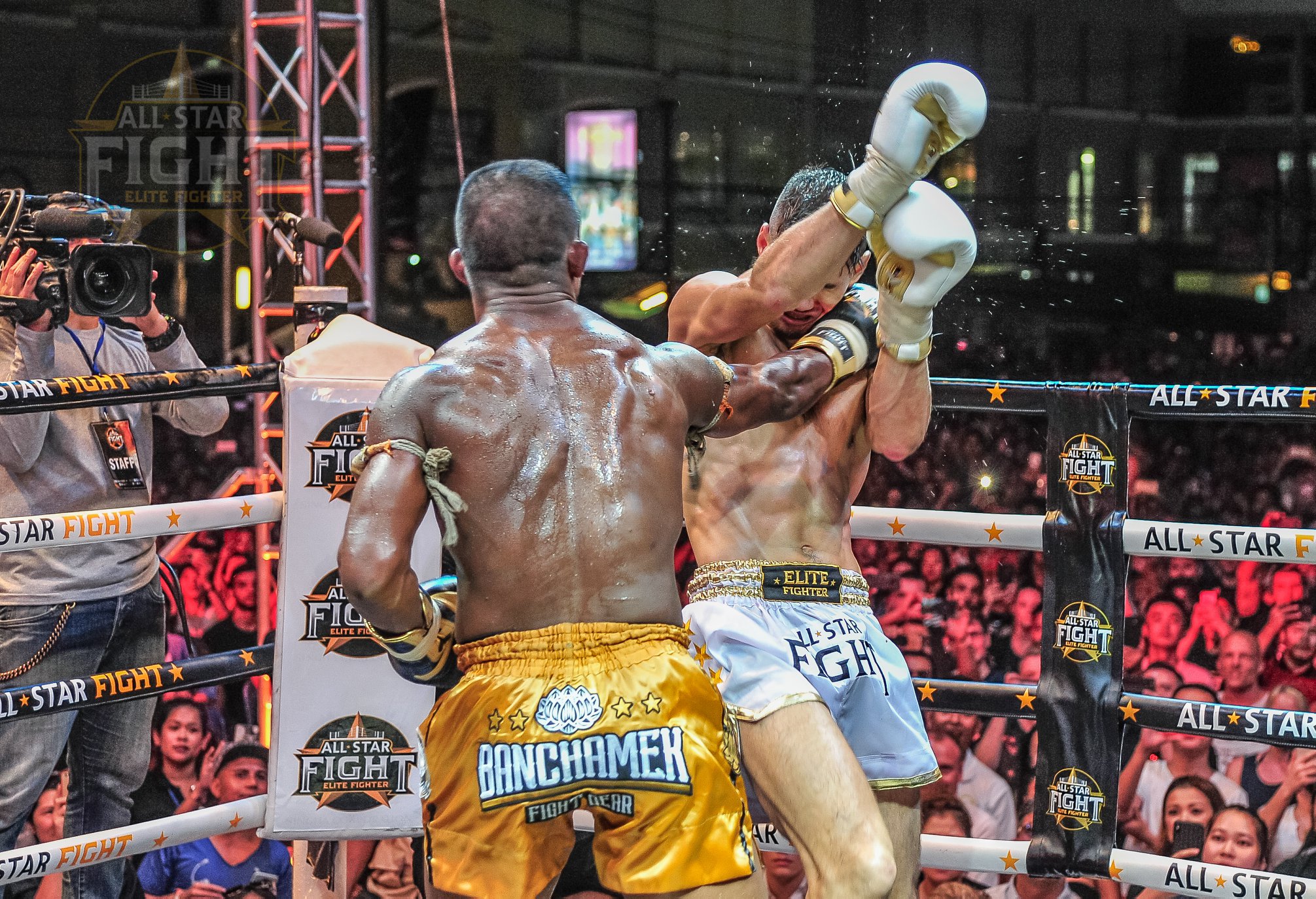 muay thái, buakaw banchamek, thánh muay buakaw,