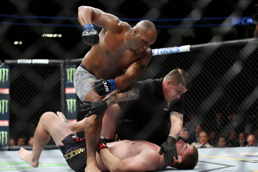 ufc, mma, daniel cormier, jon jones, jon jones tái đấu,