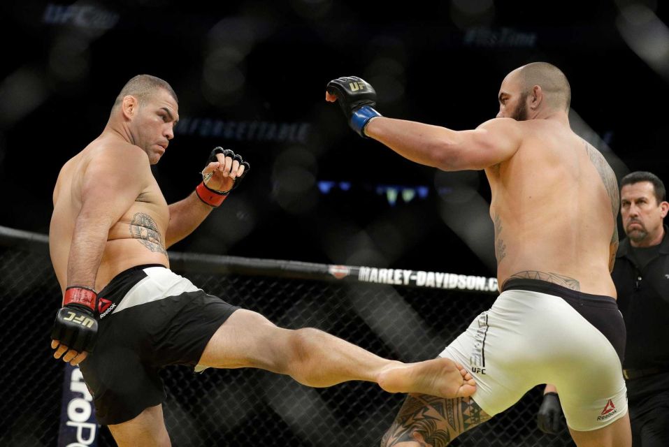 cain vs jones, cain velasquez, jon jones, daniel cormier, cain đấu với jon jones,