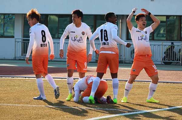 kleague, xuan truong, doi cua xuan truong, doi xuan truong kleague, gangwon, bxh kleague