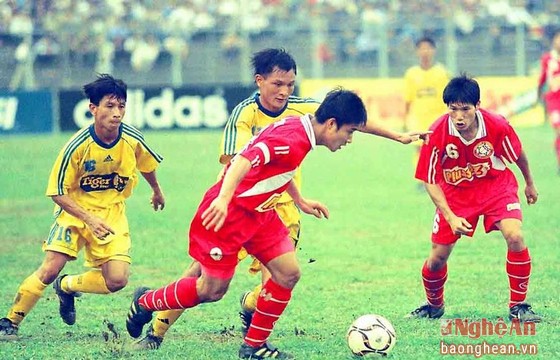 Văn Sỹ Hùng, Văn Sỹ Sơn, Văn Sỹ Thủy, SLNA, Vleague