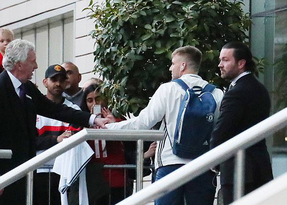 Shaw, Mourinho, Man Utd, Premier League, Shaw xin lỗi Mourinho
