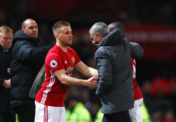 MU 1-1 Everton, ket qua MU 1-1 Everton, Mourinho, Ngoai hang Anh, Rashford, Luke Shaw