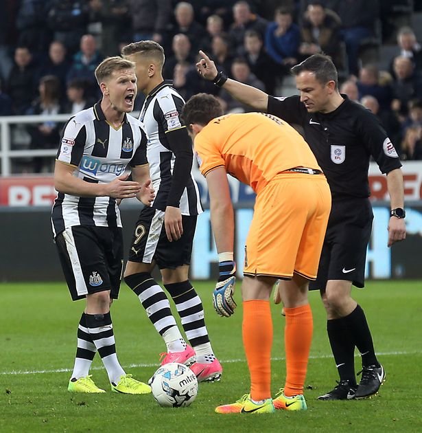 trọng tài Anh, Newcastle, Burton, giải hạng Nhất Anh, trọng tài Keith Stroud
