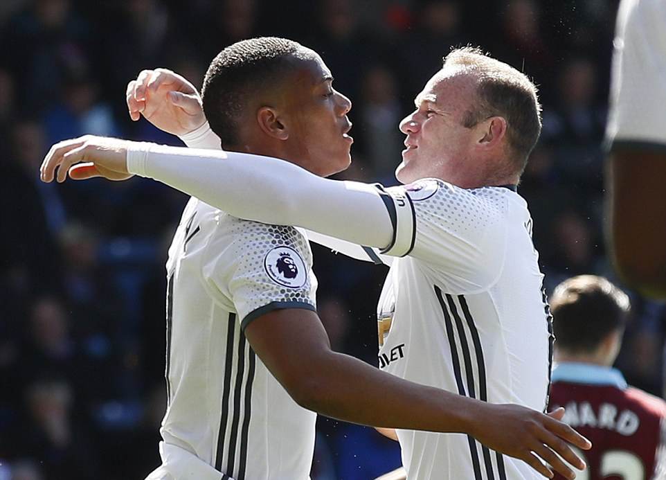 Burnley 0-2 MU, kết quả Burnley 0-2 MU, chấm điểm Burnley 0-2 MU, vong 34 ngoai hang anh, ket qua bong da anh