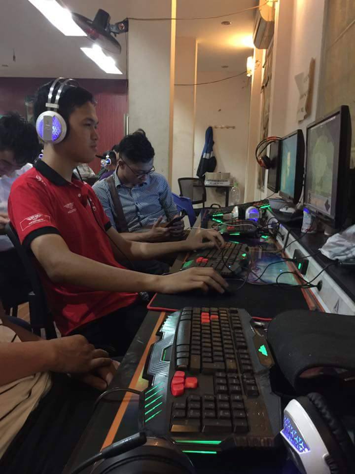 Chim Sẻ Đi Nắng, AOE Việt Trung Online 2017, Tiểu Thủy Ngư, Chim Sẻ đánh bại Tiểu Thủy Ngư, chung kết AOE Việt trung