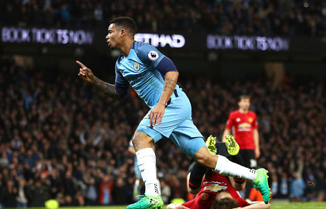 Man City 0-0 MU, ket qua bong da, bxh ngoai hang anh 2017, HLV Mourinho, HLV Pep Guardiola, Fellaini the do