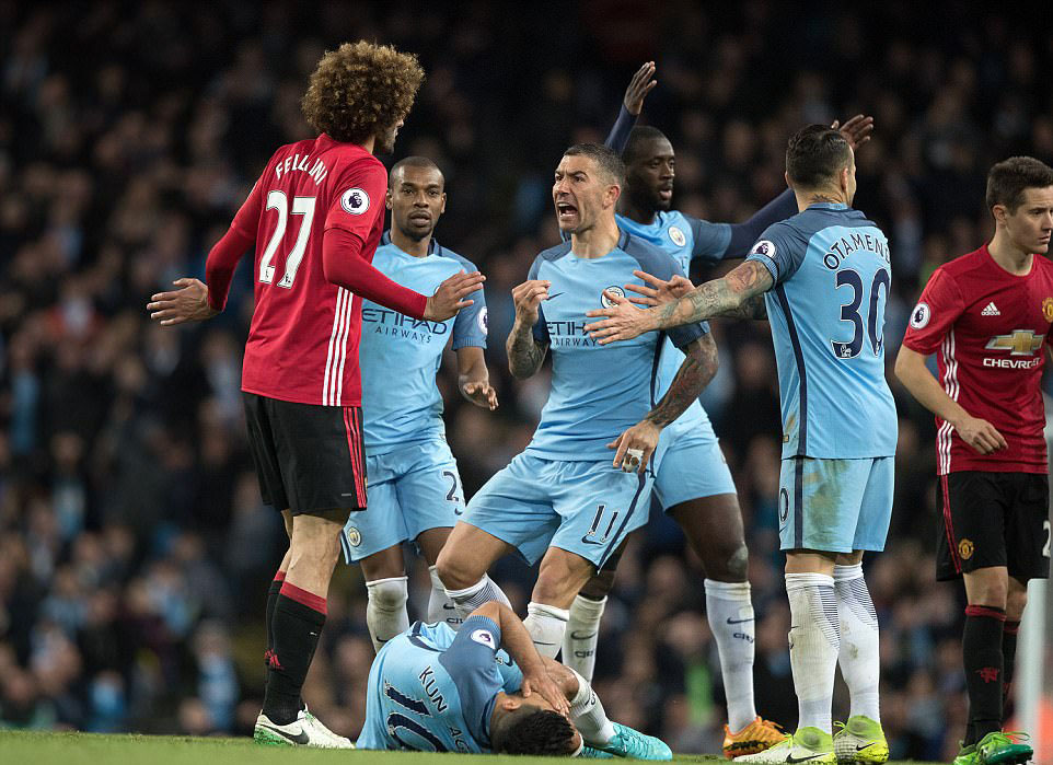 Man City 0-0 MU, ket qua bong da, bxh ngoai hang anh 2017, HLV Mourinho, HLV Pep Guardiola, Fellaini the do
