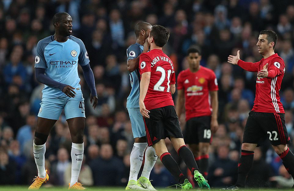 Man City 0-0 MU, ket qua bong da, bxh ngoai hang anh 2017, HLV Mourinho, HLV Pep Guardiola, Fellaini the do