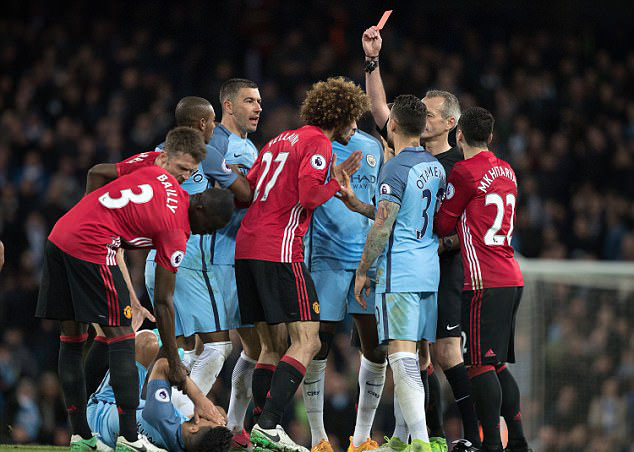 Man City 0-0 MU, ket qua bong da, bxh ngoai hang anh 2017, HLV Mourinho, HLV Pep Guardiola, Fellaini the do