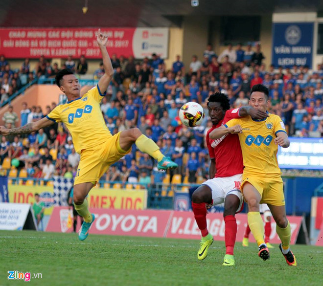 Than Quảng Ninh đánh bại FLC Thanh Hóa với tỉ số khó tin. Ảnh: Zing