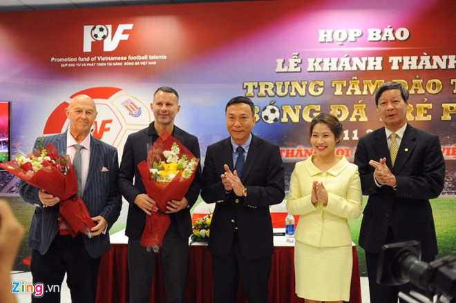 giggs, scholes, pvf, world cup. giggs toi viet nam