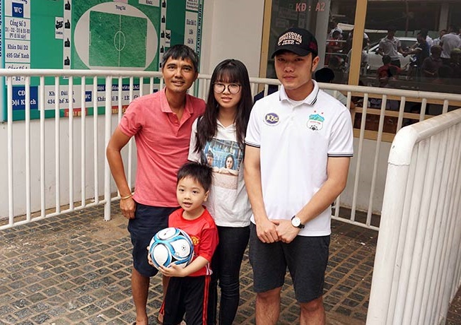 công phượng, xuân trường, vleague, hagl, công phượng bán vé