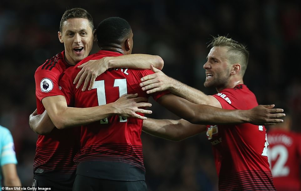 Một trận đấu mà United thể hiện hai bộ mặt hoàn toàn khác nhau trong hai hiệp MU 3-2 Newcastle, mourinho, nha, ngoai hang anh