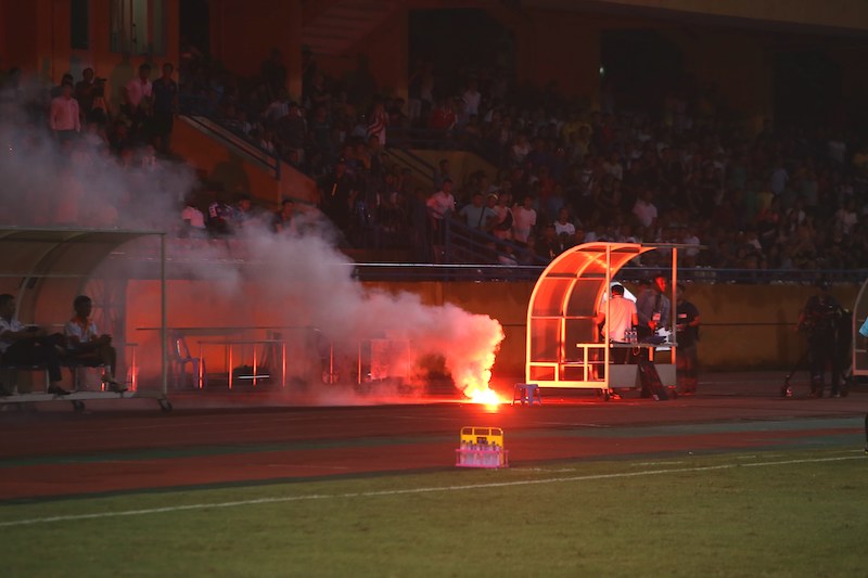 Hà Nội 6-1 Nam Định, vleague, pháo sáng, nam định đốt pháo sáng