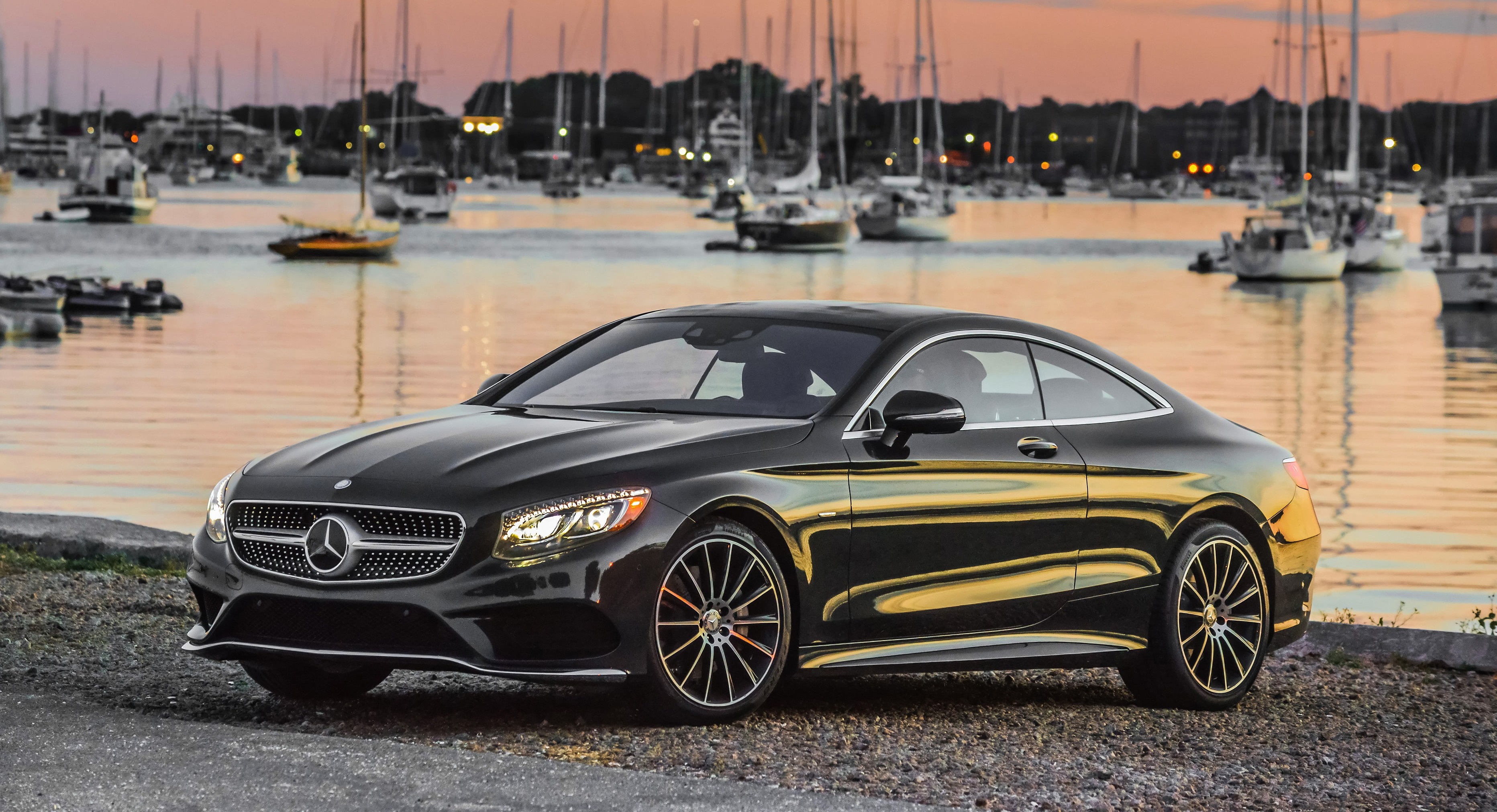 Chi tiết giá bán xe Mercedes-Benz S500 4Matic Couple, thông số kỹ thuật, nội ngoại thất, vận hành và đánh giá mới nhất 2020.