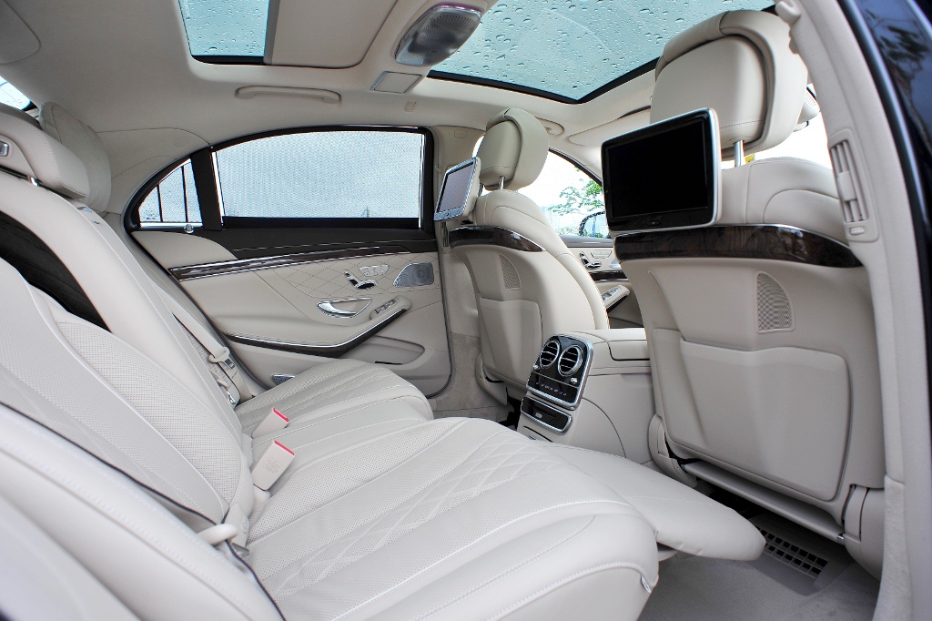 Chi tiết giá bán xe Mercedes-Benz S500 4Matic Couple, thông số kỹ thuật, nội ngoại thất, vận hành và đánh giá mới nhất 2020.