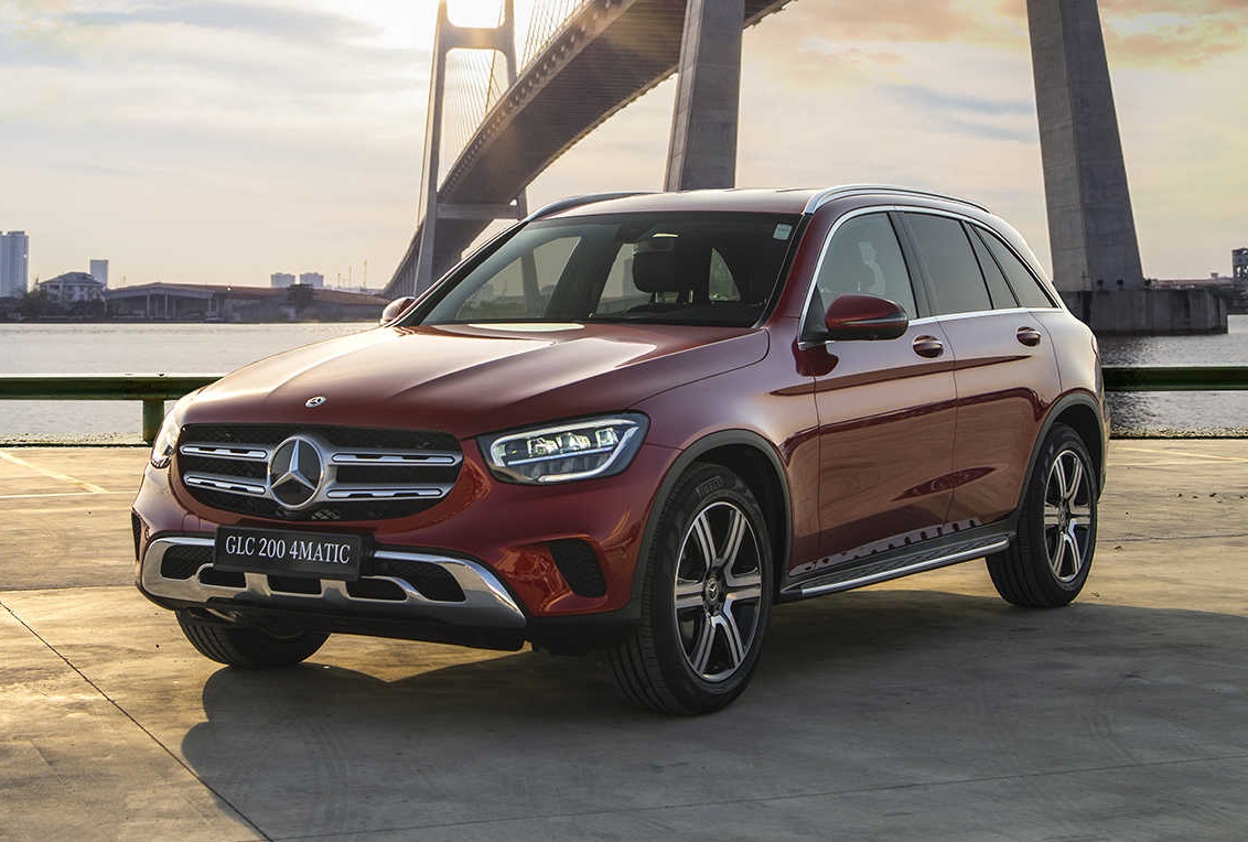 Chi tiết giá xe Mercedes GLC 200 2020, thông số kỹ thuật, đánh giá nội ngoại thất và khả năng vận hành xe.