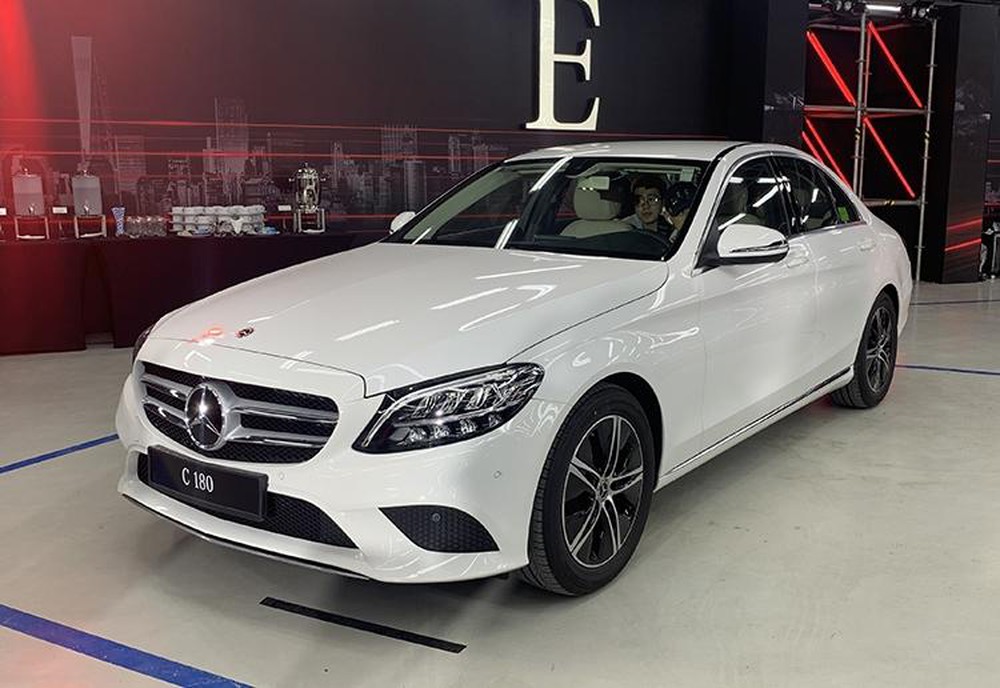 Ngoại thất Mercedes C180 được kế thừa từ C200